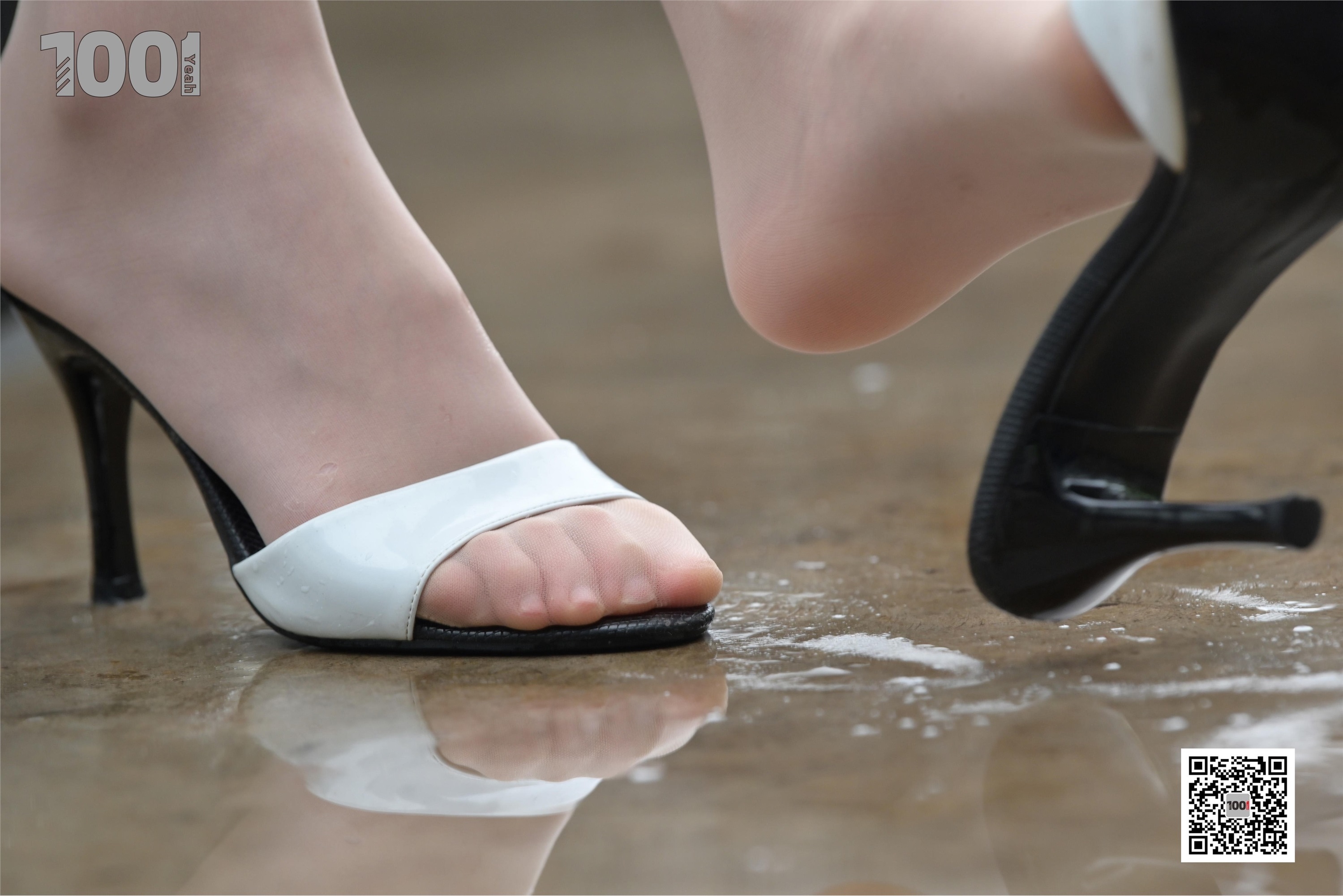 IESS异思趣向  一千零一夜《雨中漫步2》